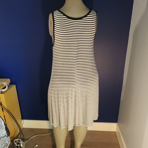 Jersey Sleeveless Swing Dress - Picture 3 of 5